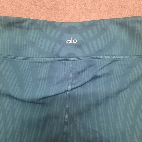 ALO (Medium) Green Mesh Motion Leggings - Picture 6 of 10